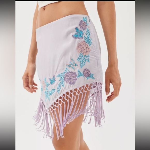 NWT Urban Outfitters Ecote Skirt size M Daphne Embroidered Tassel Mini Purple - Picture 1 of 16